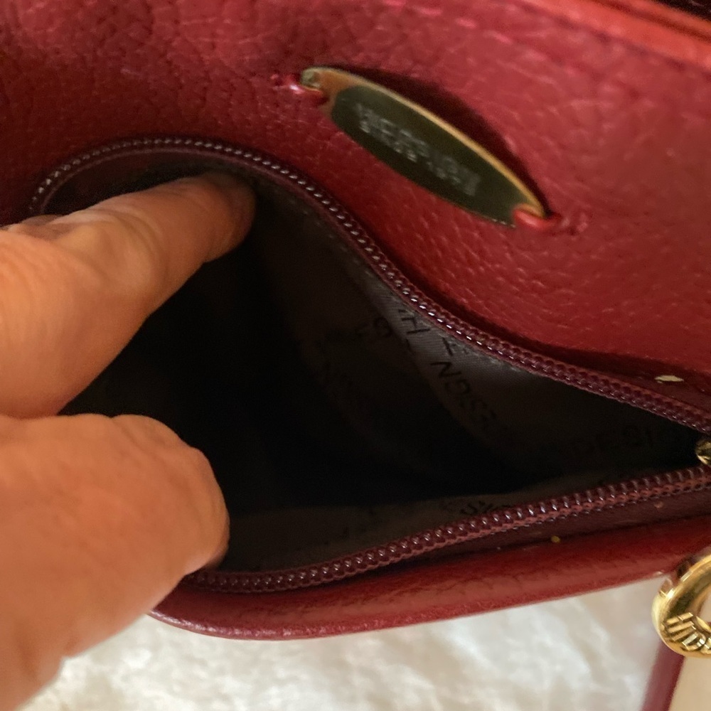 Classic Red Leather Crossbody Bag with Adjustable Strap - Picture 4 of 6